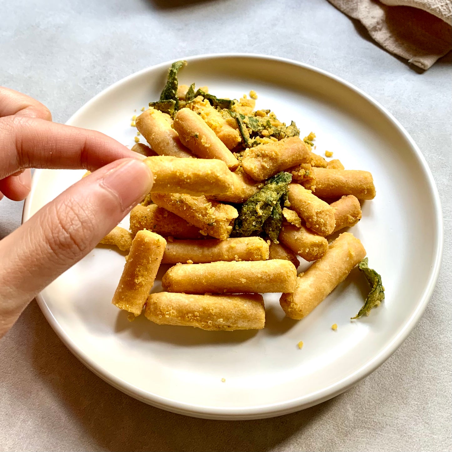 Salted Egg Crispy Pops 咸蛋春卷皮 ソルテッドエッグ春巻きの皮